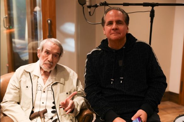 Le pianiste Ricardo Bacelar et le percussionniste Airto Moreira en studio de musique